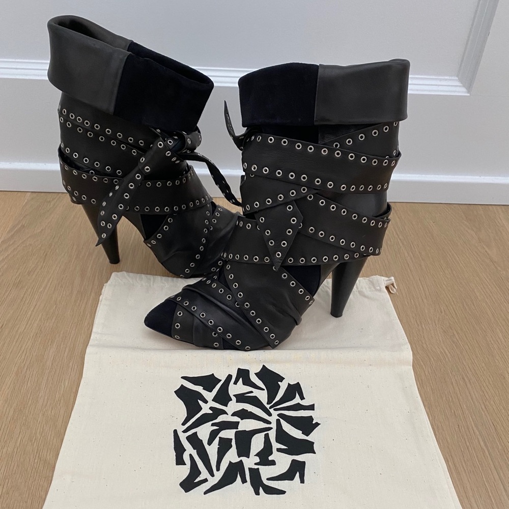 Isabel Marant Show Carnation Alden Boot